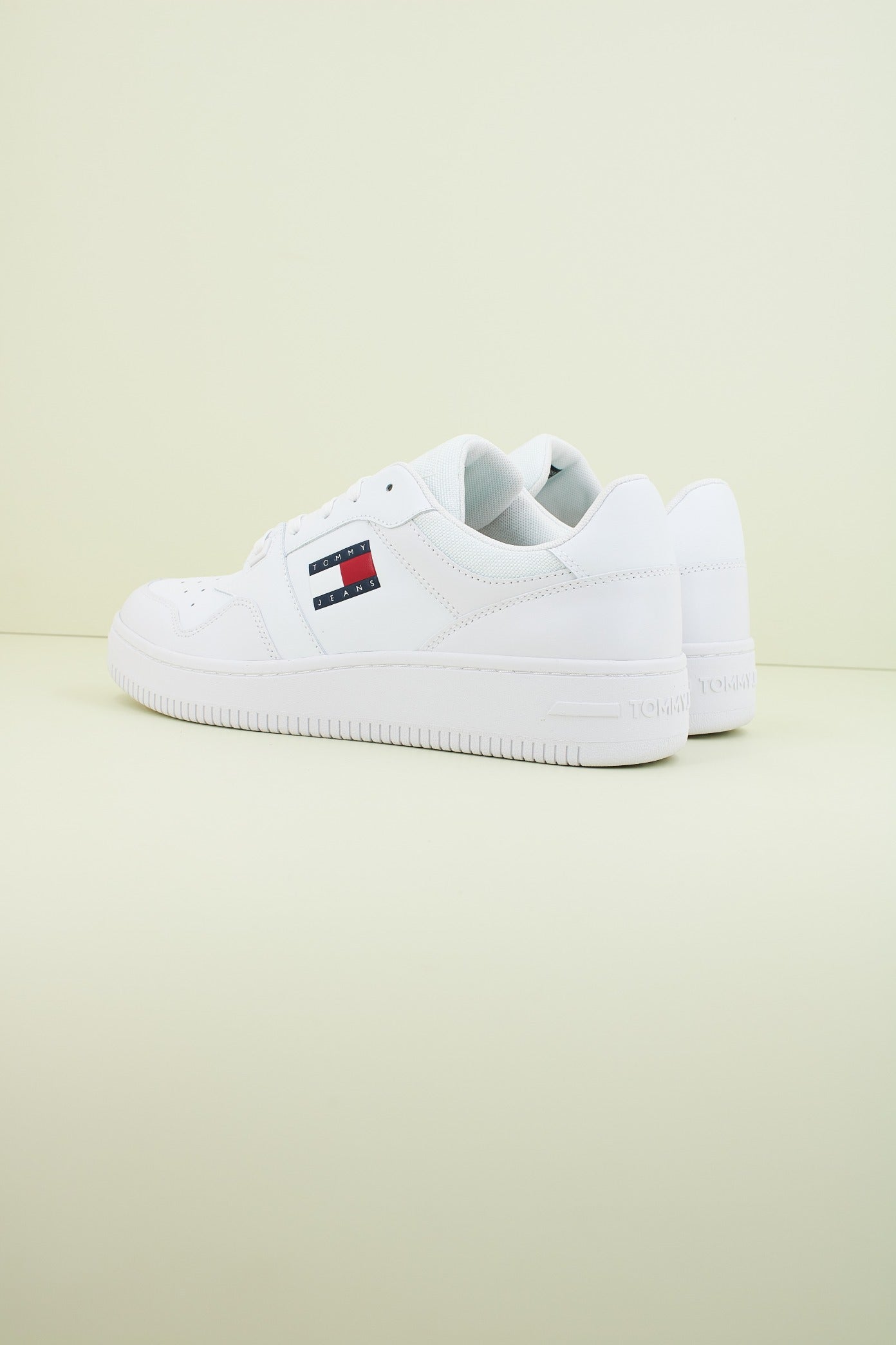 TOMMY JEANS TJM RETRO BASKET en color YBR  (3)