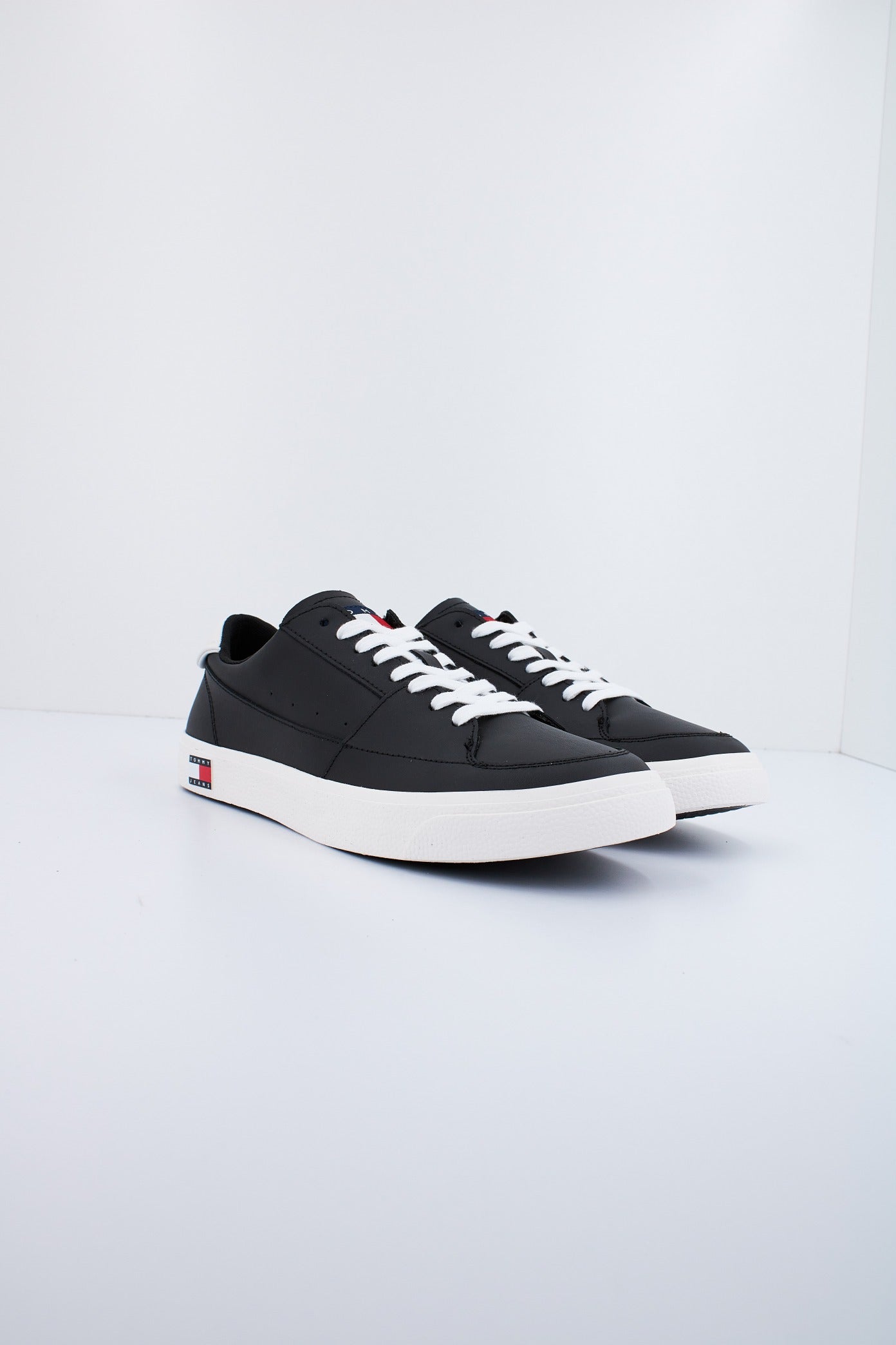 TOMMY JEANS TJM VULCANIZED ESS en color BDS  (2)