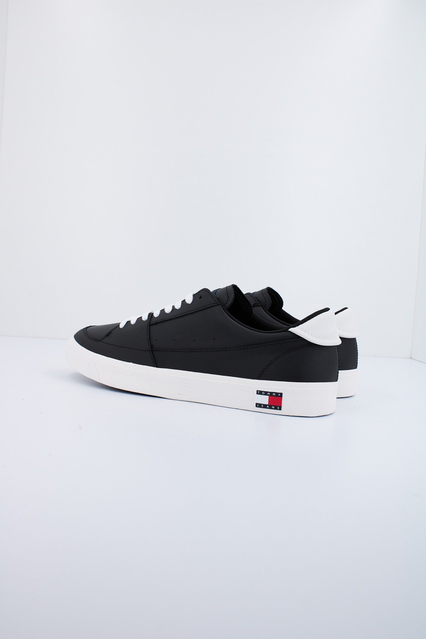 TOMMY JEANS TJM VULCANIZED ESS en color BDS  (3)