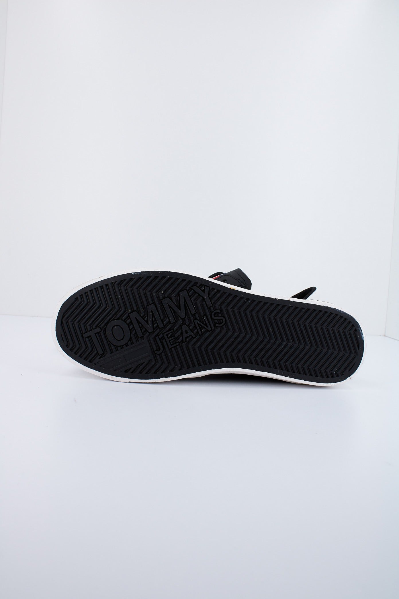TOMMY JEANS TJM VULCANIZED ESS en color BDS  (4)