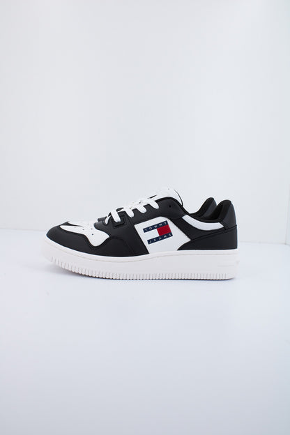 TOMMY JEANS TJW RETRO BASKET ESS en color YBL  (1)