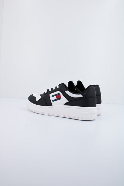 TOMMY JEANS TJW RETRO BASKET ESS en color YBL  (3)