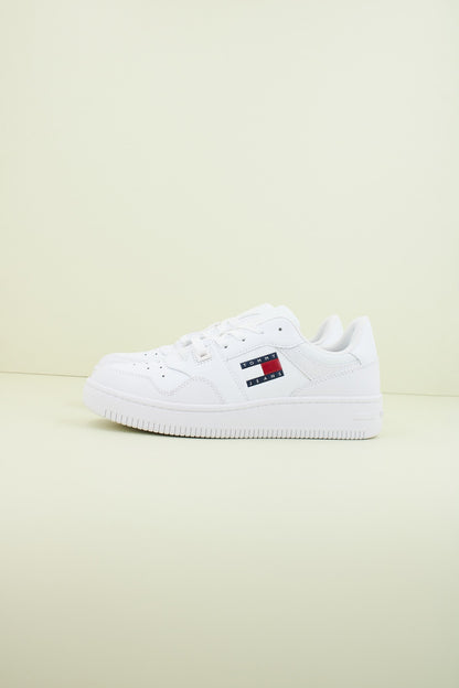 TOMMY JEANS TJW RETRO BASKET ESS en color YBS  (1)