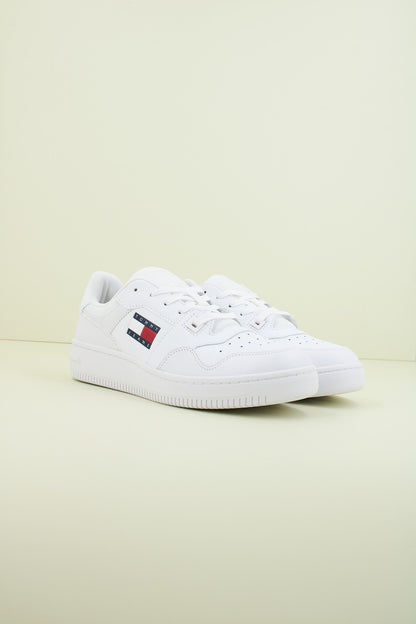 TOMMY JEANS TJW RETRO BASKET ESS en color YBS  (2)