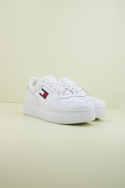 TOMMY JEANS TJW RETRO BASKET FLA en color YBS  (2)