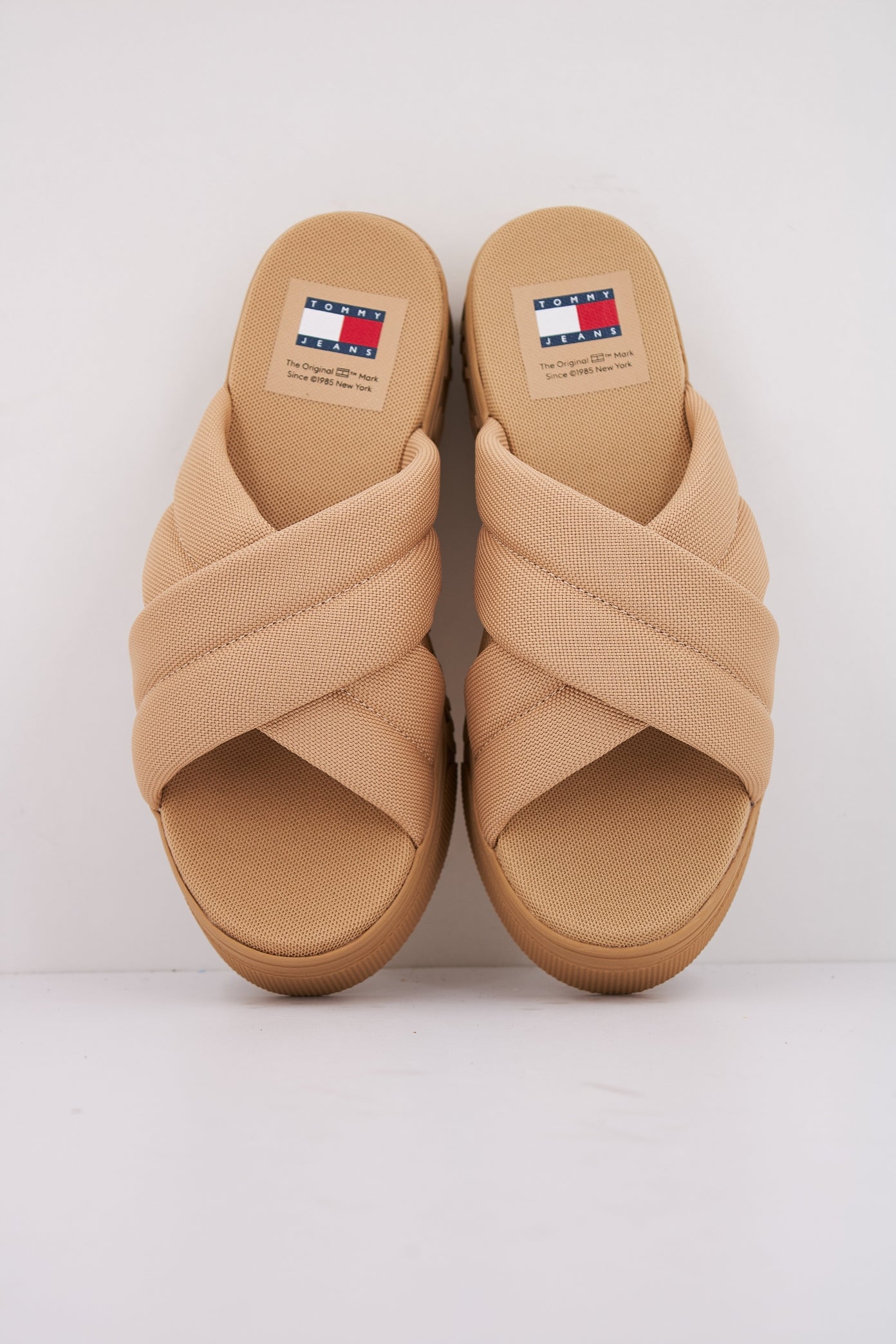 TOMMY JEANS TJW LETTERING FLATFO en color AB  (3)