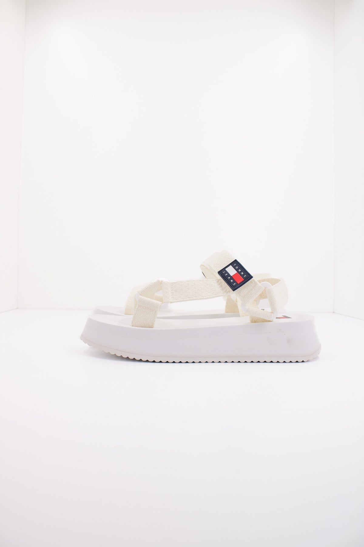 TOMMY JEANS TJW EVA SANDAL en color YBL  (1)