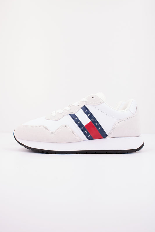 TOMMY JEANS TJW EVA RUNNER MAT M en color YBS  (1)