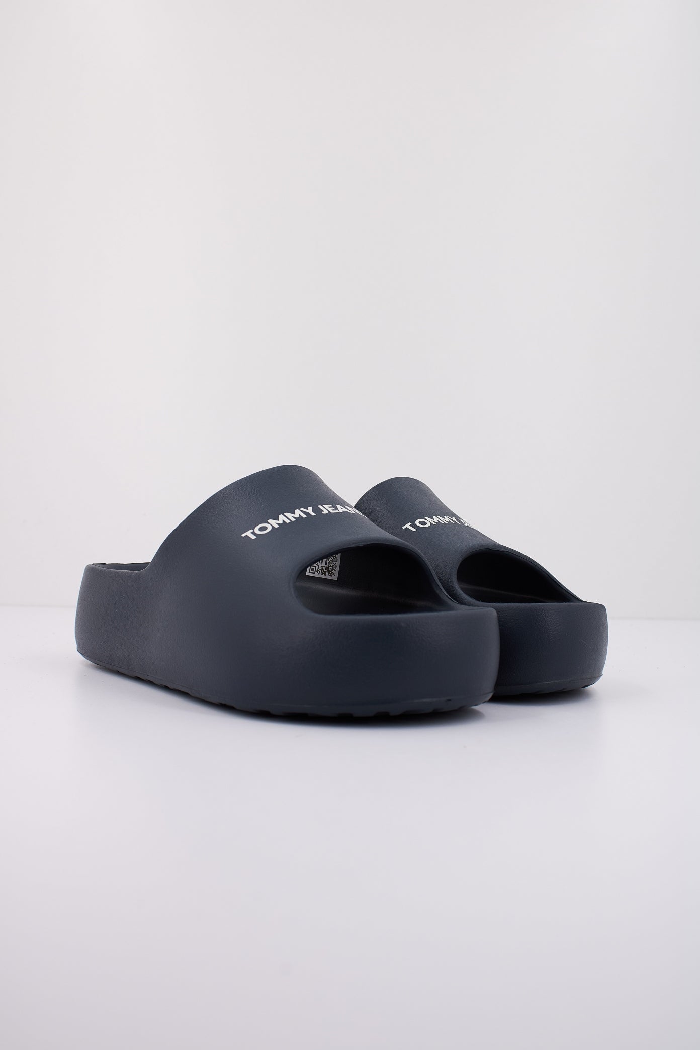 TOMMY JEANS TJW CHUNKY FLATFORM  en color CG  (2)