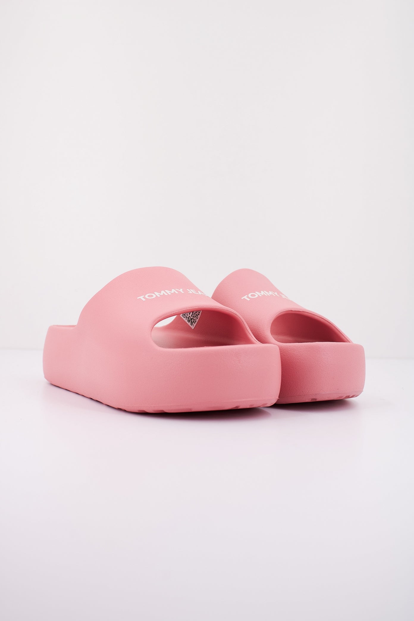 TOMMY JEANS TJW CHUNKY FLATFORM  en color TIC  (2)