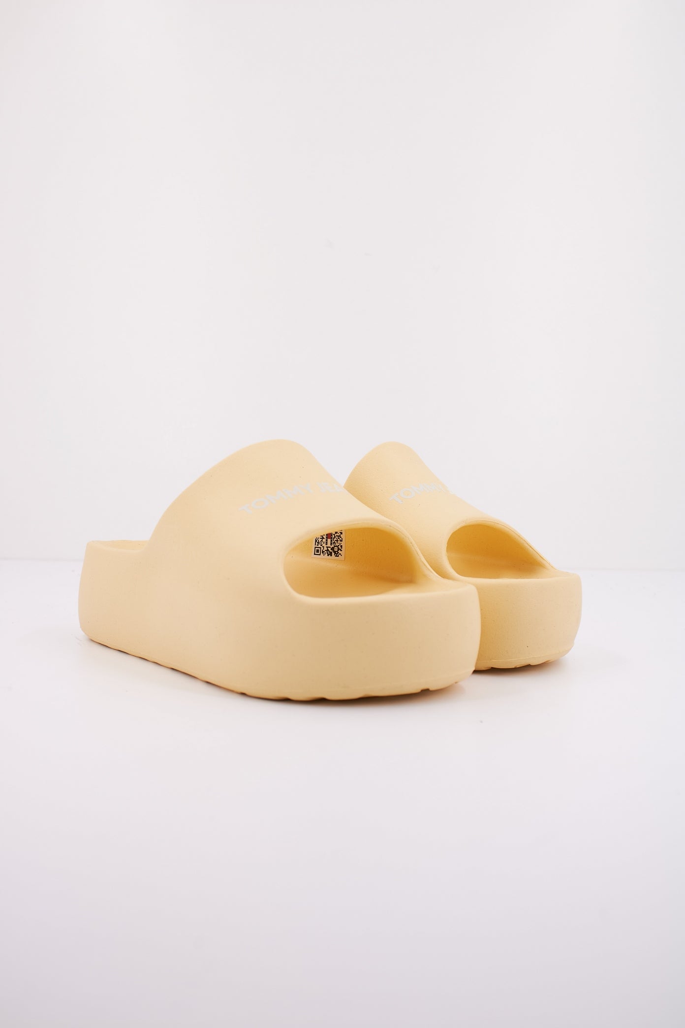 TOMMY JEANS  TJW CHUNKY FLATFORM en color ZHO  (2)