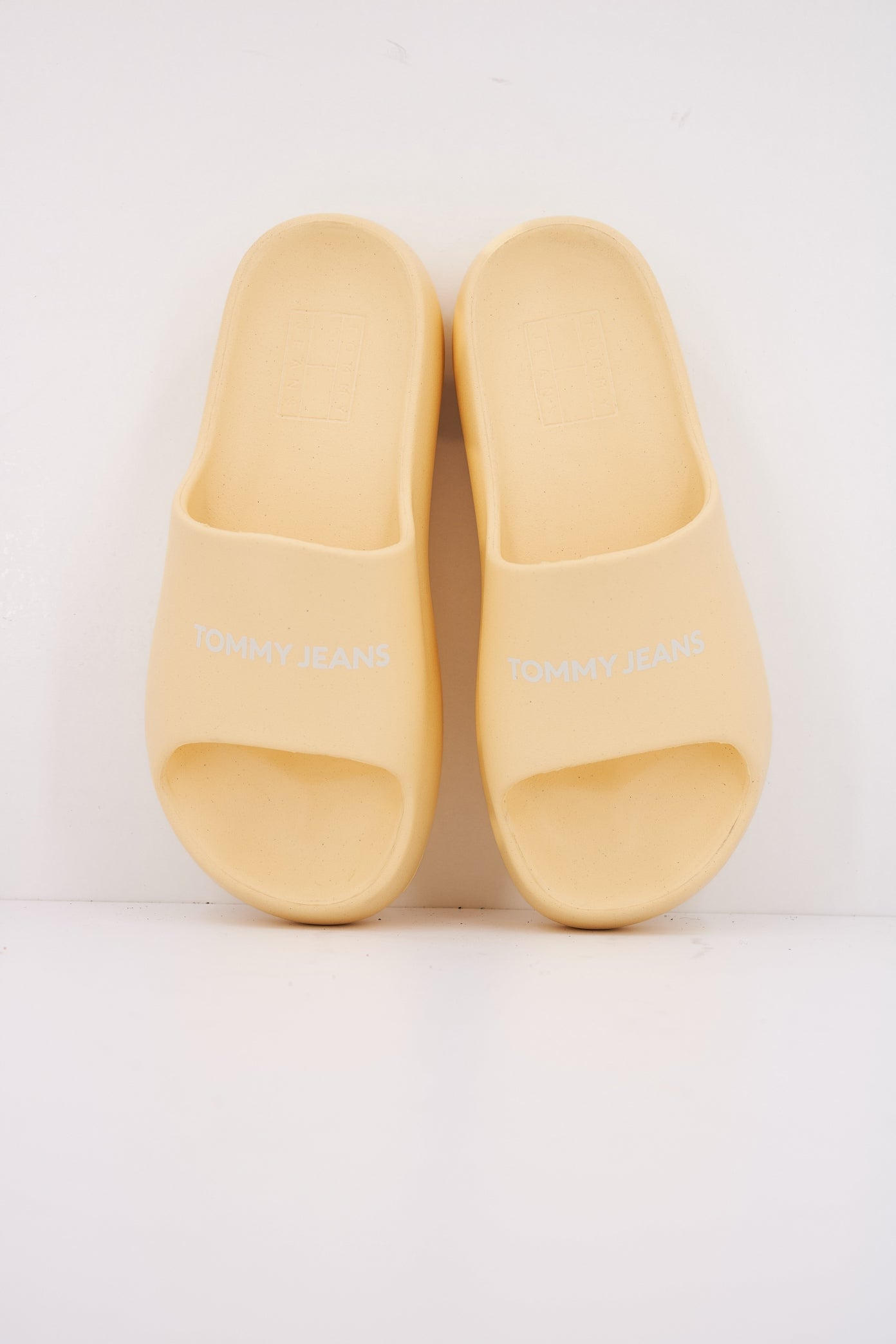 TOMMY JEANS  TJW CHUNKY FLATFORM en color ZHO  (3)