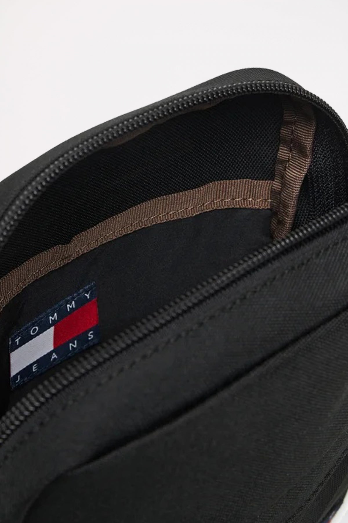 TOMMY JEANS TJM ESS DAILY REPORT en color BDS  (3)