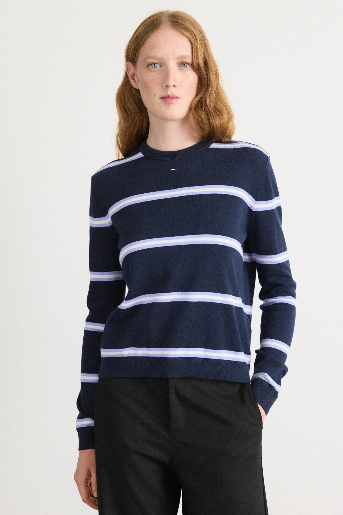 TOMMY JEANS TJW ESSENTIAL CREW S en color CG  (1)