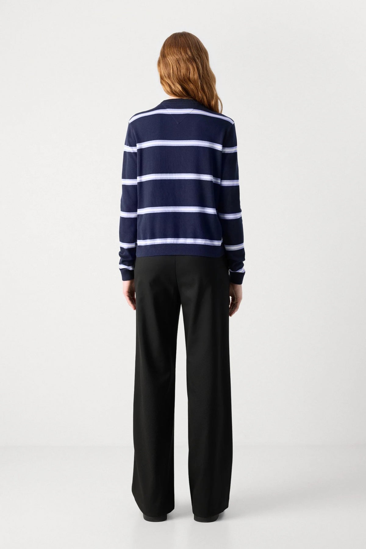 TOMMY JEANS TJW ESSENTIAL CREW S en color CG  (3)