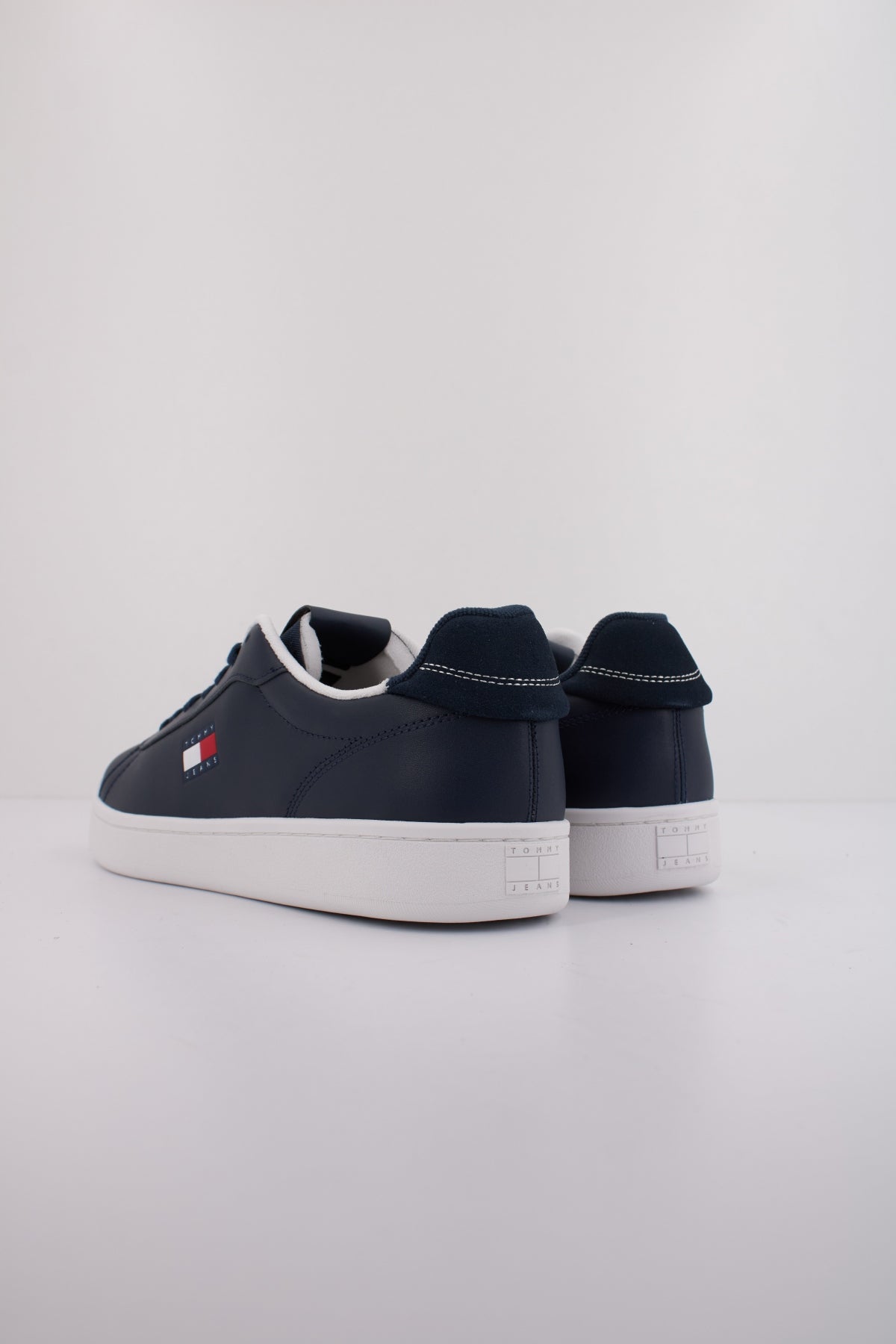 TOMMY JEANS ARCHIVE ' en color CG  (4)