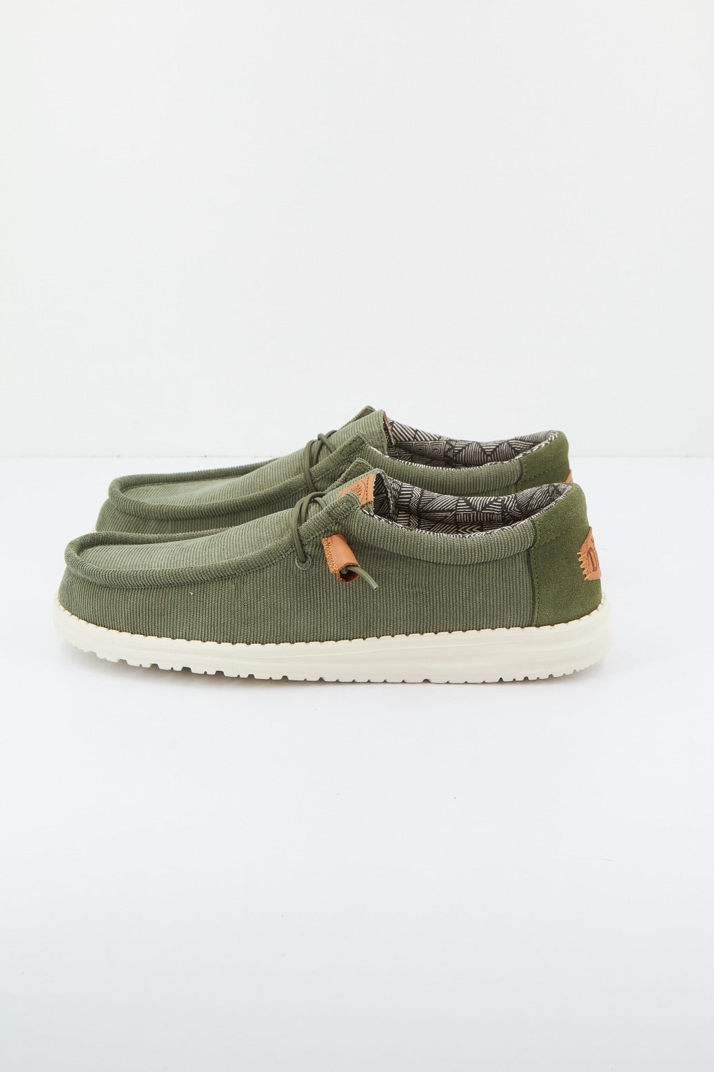 HEY DUDE WALLY CORDUROY en color OLIVE  (2)
