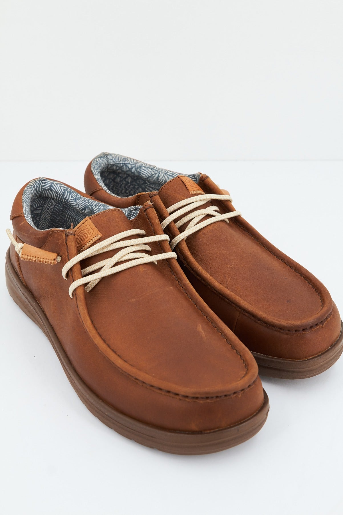 HEY DUDE WALLY GRIP en color BROWN  (1)