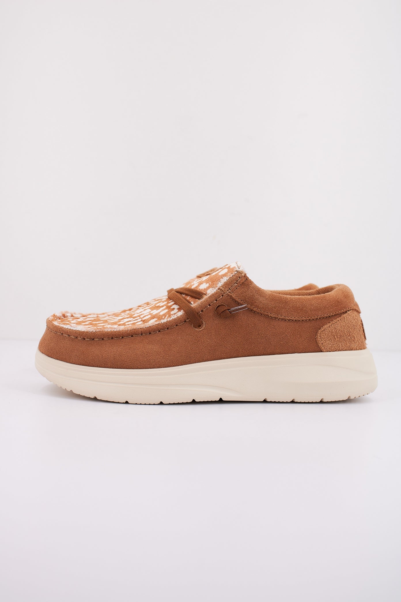 HEY DUDE WENDY X LUXE en color TAN  (1)