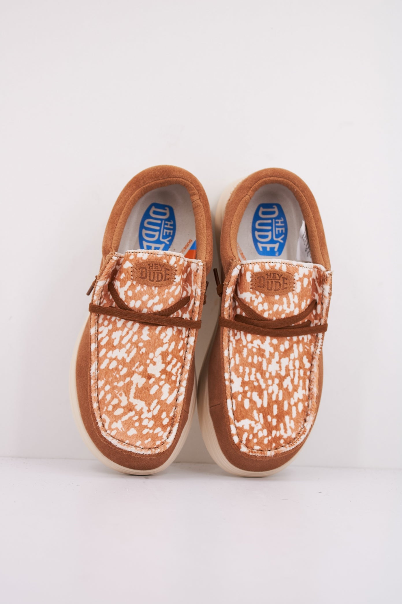 HEY DUDE WENDY X LUXE en color TAN  (3)
