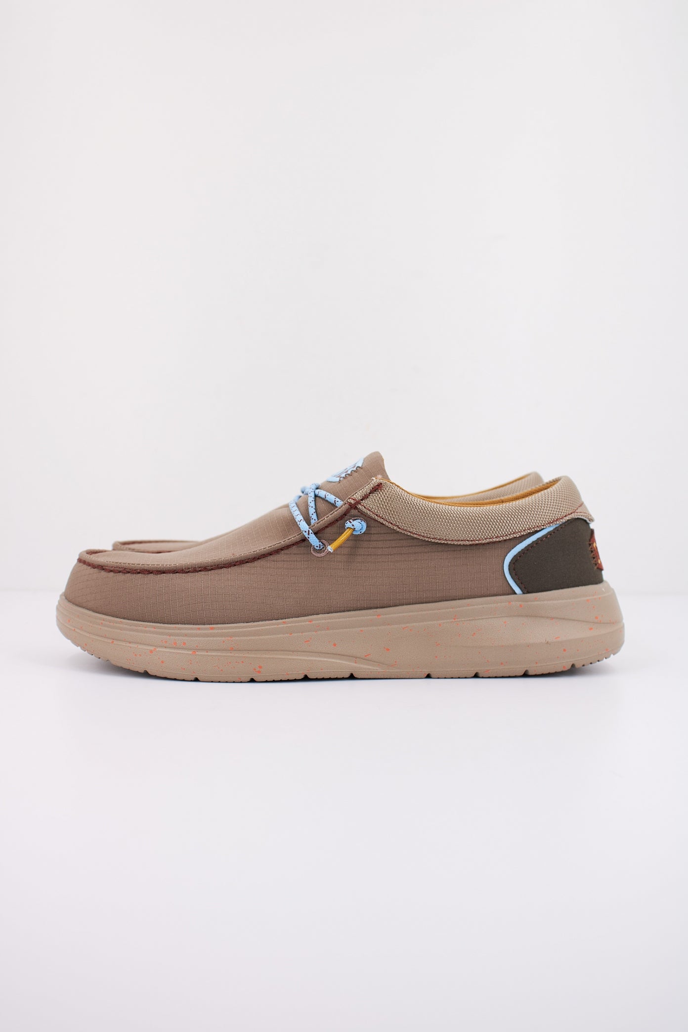 HEY DUDE WALLY X SUEDE en color WALNUT  (1)
