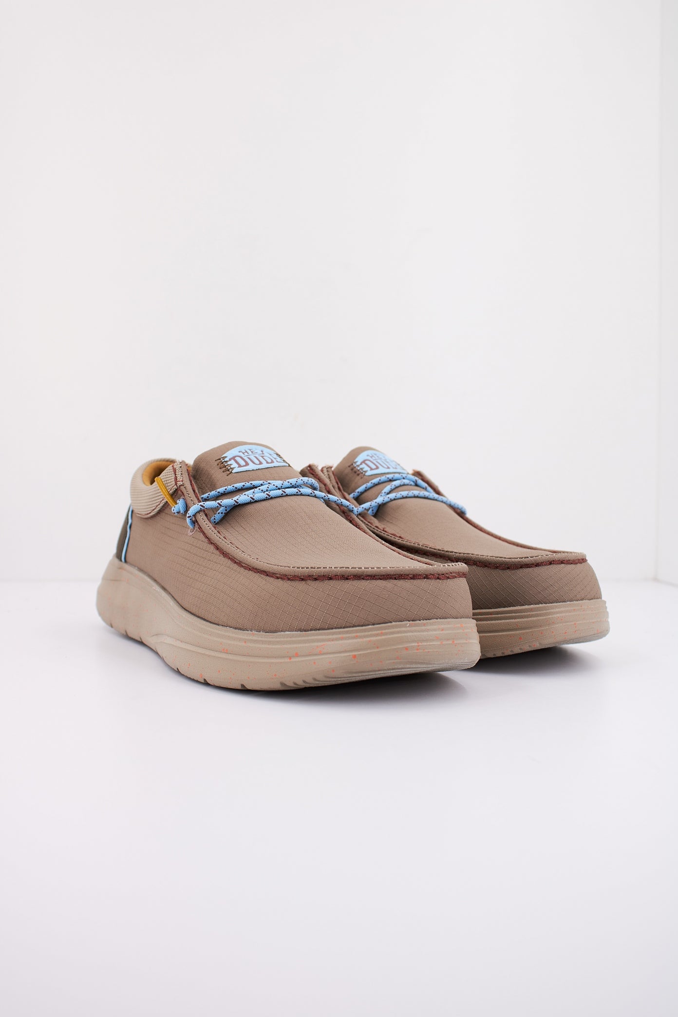 HEY DUDE WALLY X SUEDE en color WALNUT  (2)