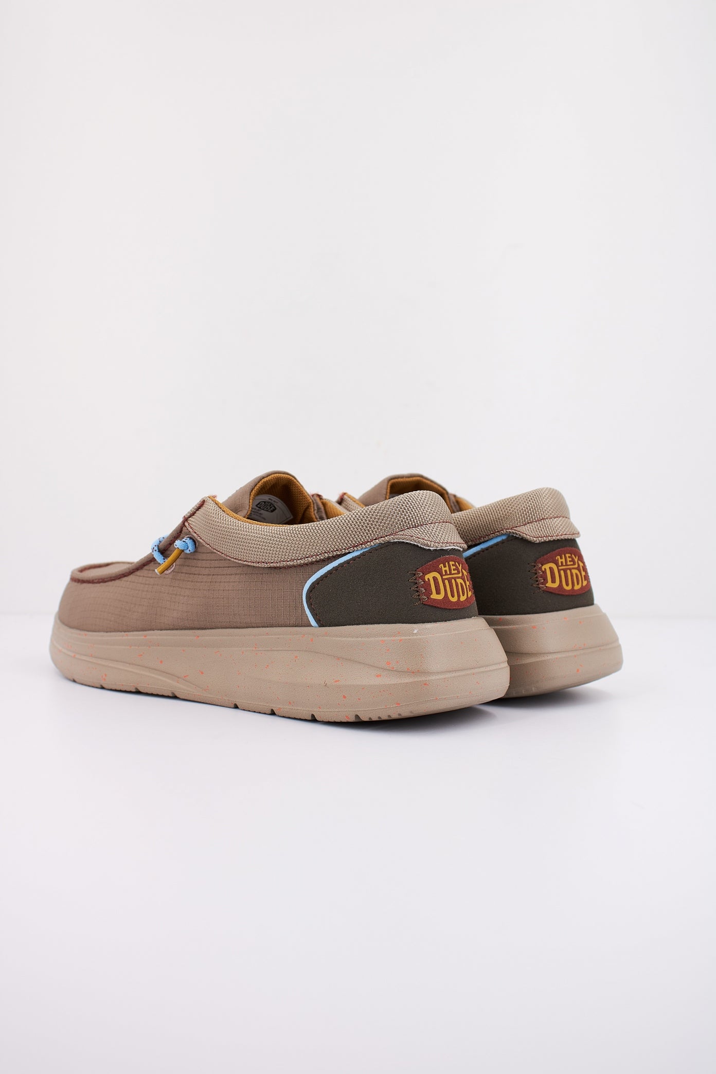 HEY DUDE WALLY X SUEDE en color WALNUT  (4)