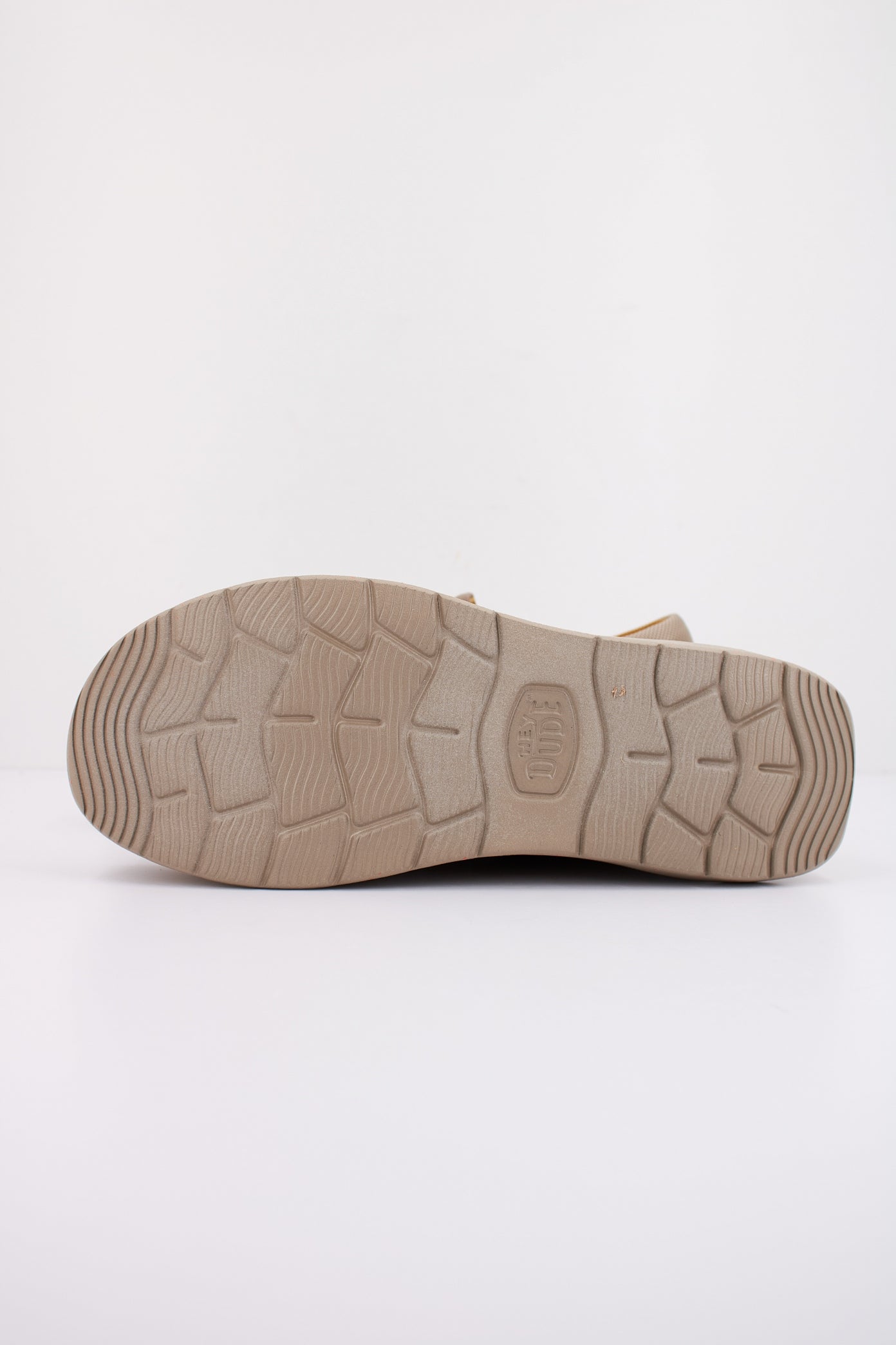 HEY DUDE WALLY X SUEDE en color WALNUT  (5)