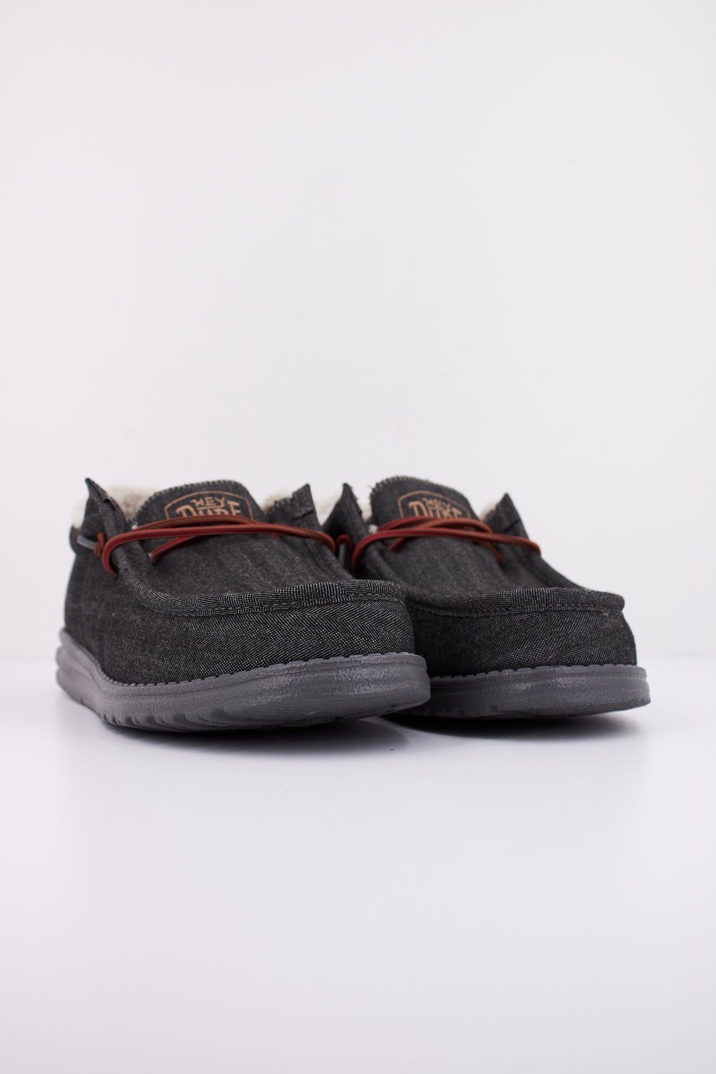 HEY DUDE WALLY en color BLACK  (2)