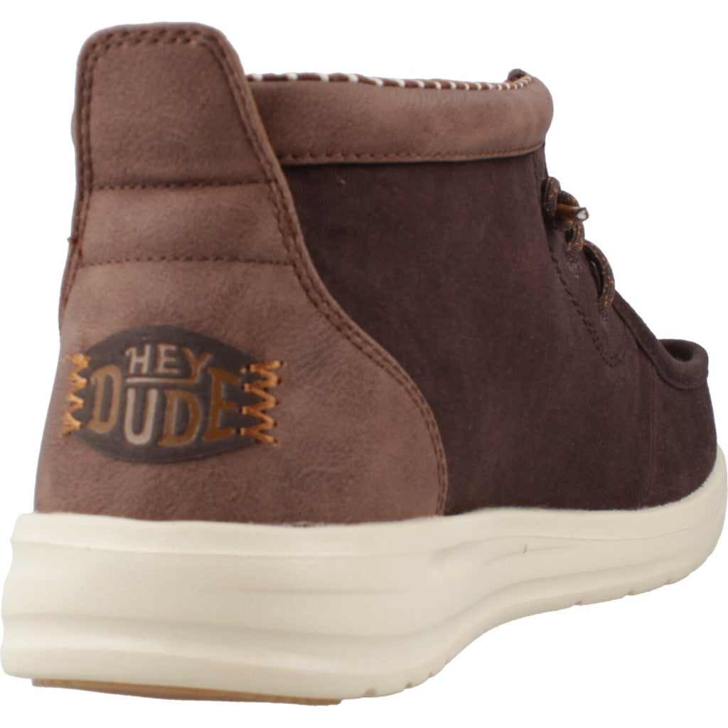 HEY DUDE  WALLY MID GRIPR VIN en color BROWN  (3)
