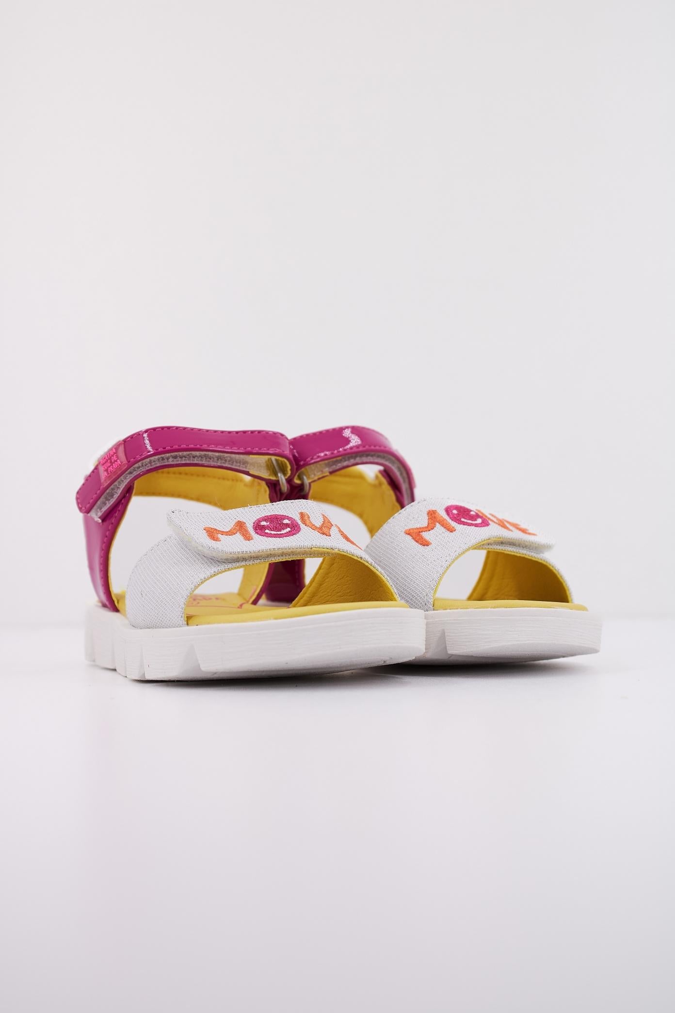 AGATHA RUIZ DE LA PRADA A  en color BLNCFCSIA  (2)