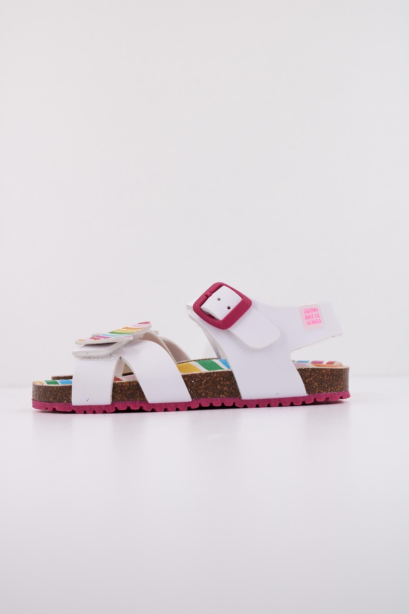 AGATHA RUIZ DE LA PRADA A en color BLANCO  (1)