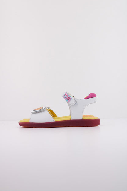 AGATHA RUIZ DE LA PRADA A en color BLANCO  (1)