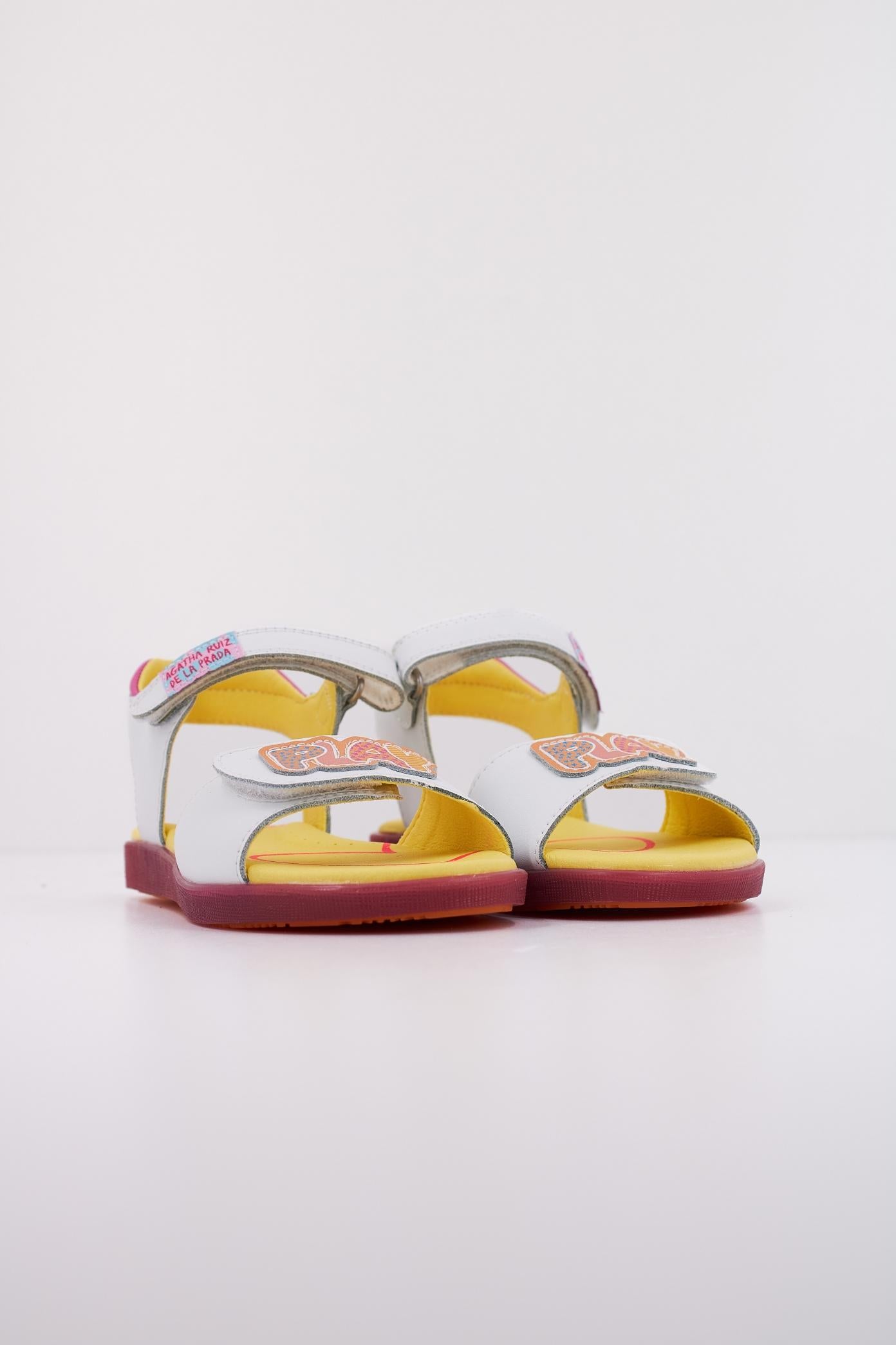AGATHA RUIZ DE LA PRADA A en color BLANCO  (2)