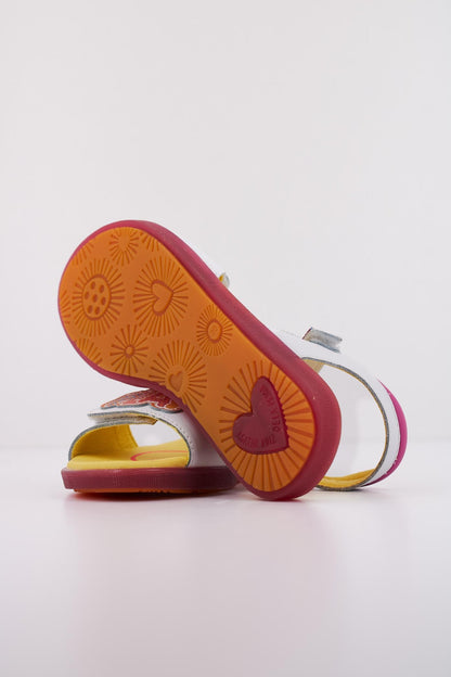 AGATHA RUIZ DE LA PRADA A en color BLANCO  (5)