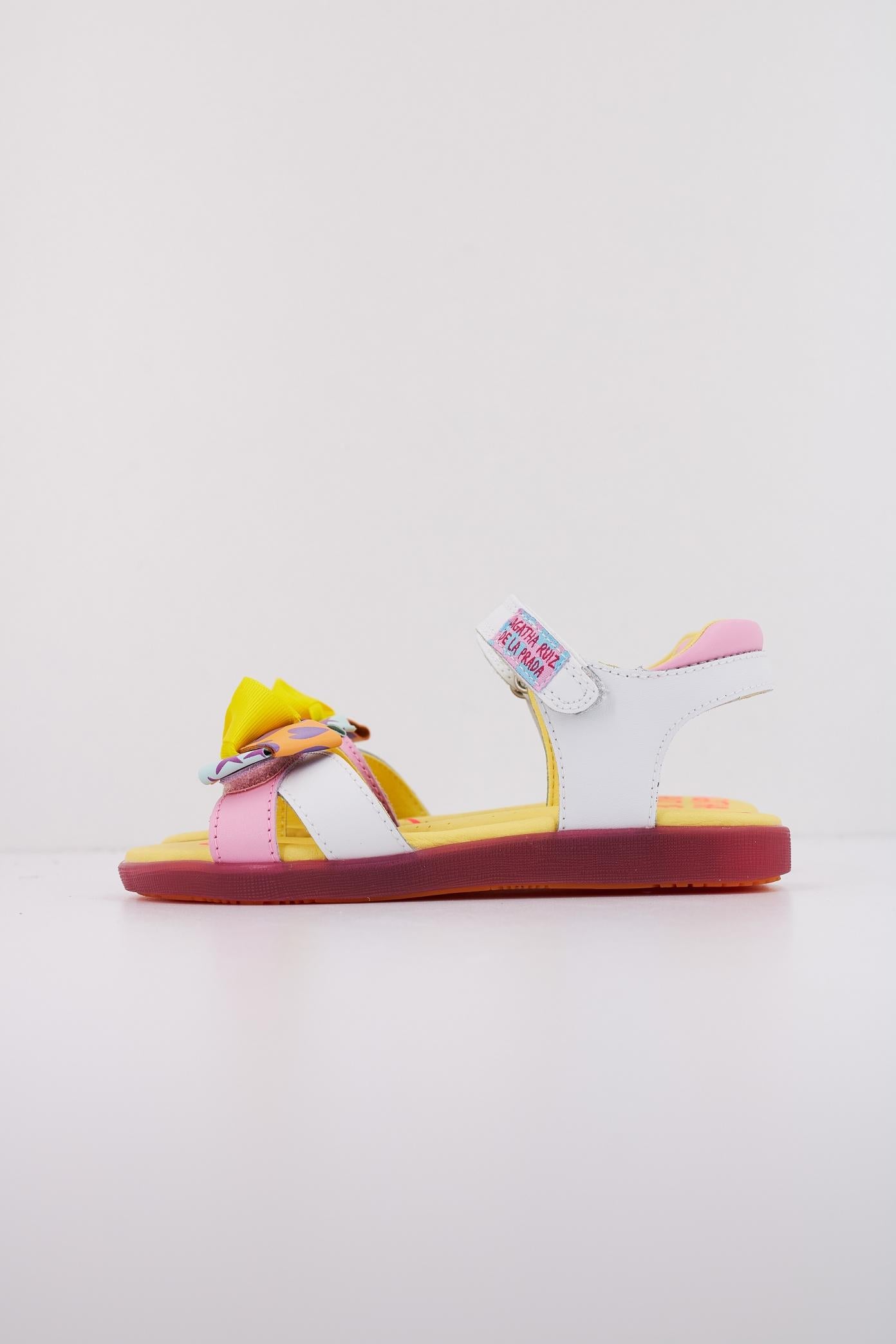 AGATHA RUIZ DE LA PRADA A en color BLANCO  (1)