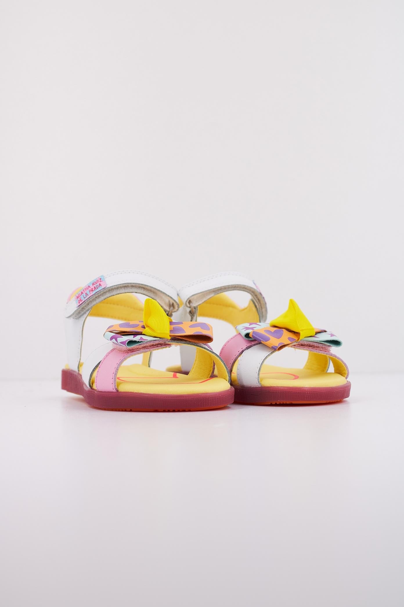 AGATHA RUIZ DE LA PRADA A en color BLANCO  (2)