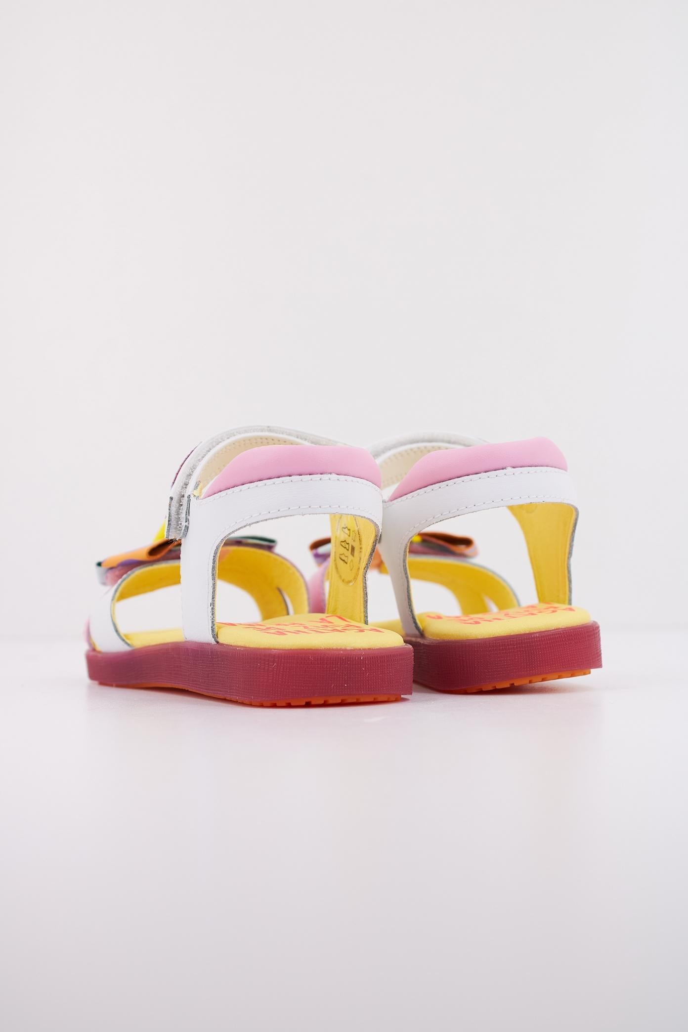 AGATHA RUIZ DE LA PRADA A en color BLANCO  (4)