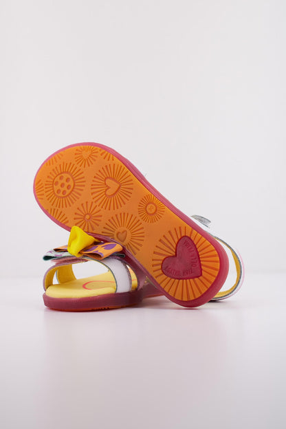 AGATHA RUIZ DE LA PRADA A en color BLANCO  (5)