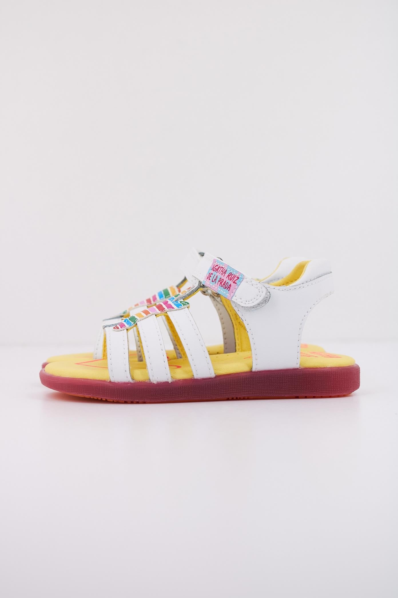 AGATHA RUIZ DE LA PRADA A en color BLANCO  (1)
