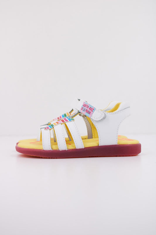 AGATHA RUIZ DE LA PRADA A en color BLANCO  (1)