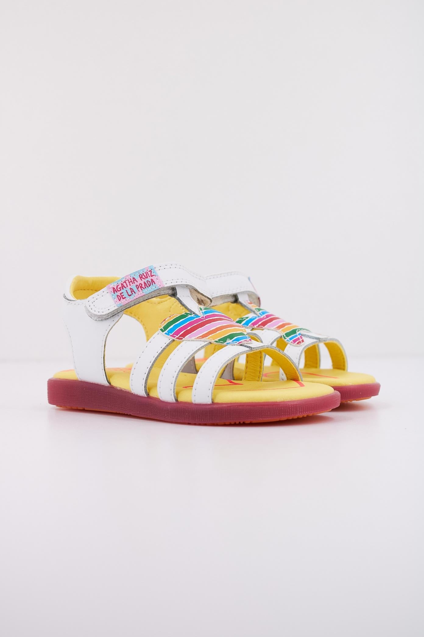 AGATHA RUIZ DE LA PRADA A en color BLANCO  (2)