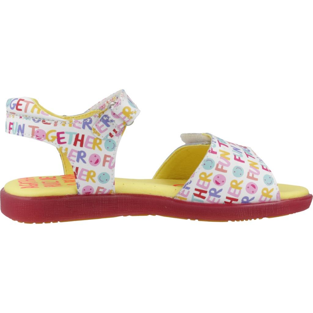 AGATHA RUIZ DE LA PRADA A en color BLANCO  (4)