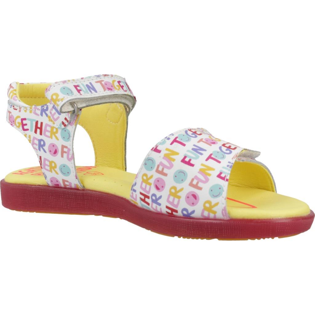 AGATHA RUIZ DE LA PRADA A en color BLANCO  (5)