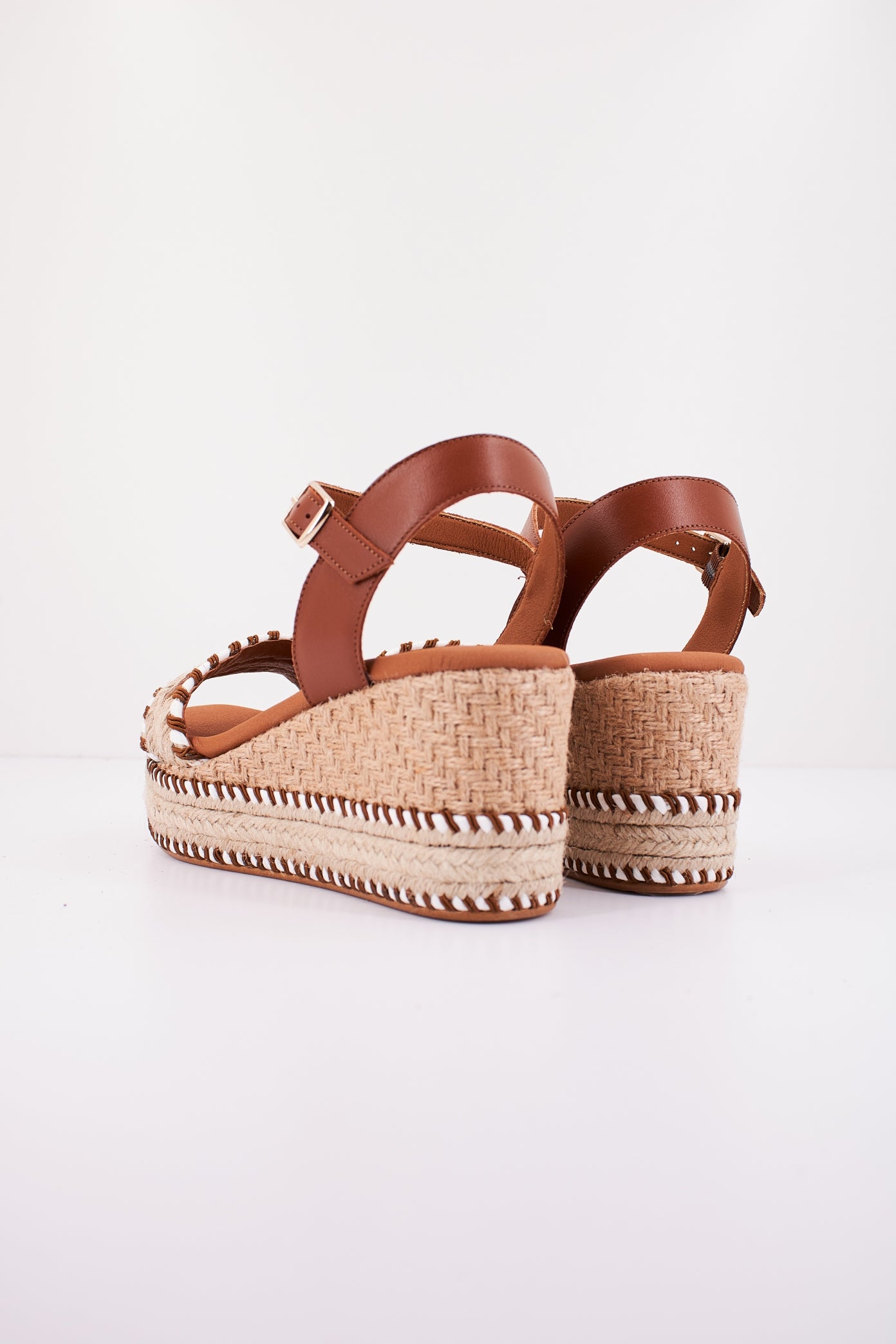 POPA ARAMBOL SUTACH en color CUERO  (3)