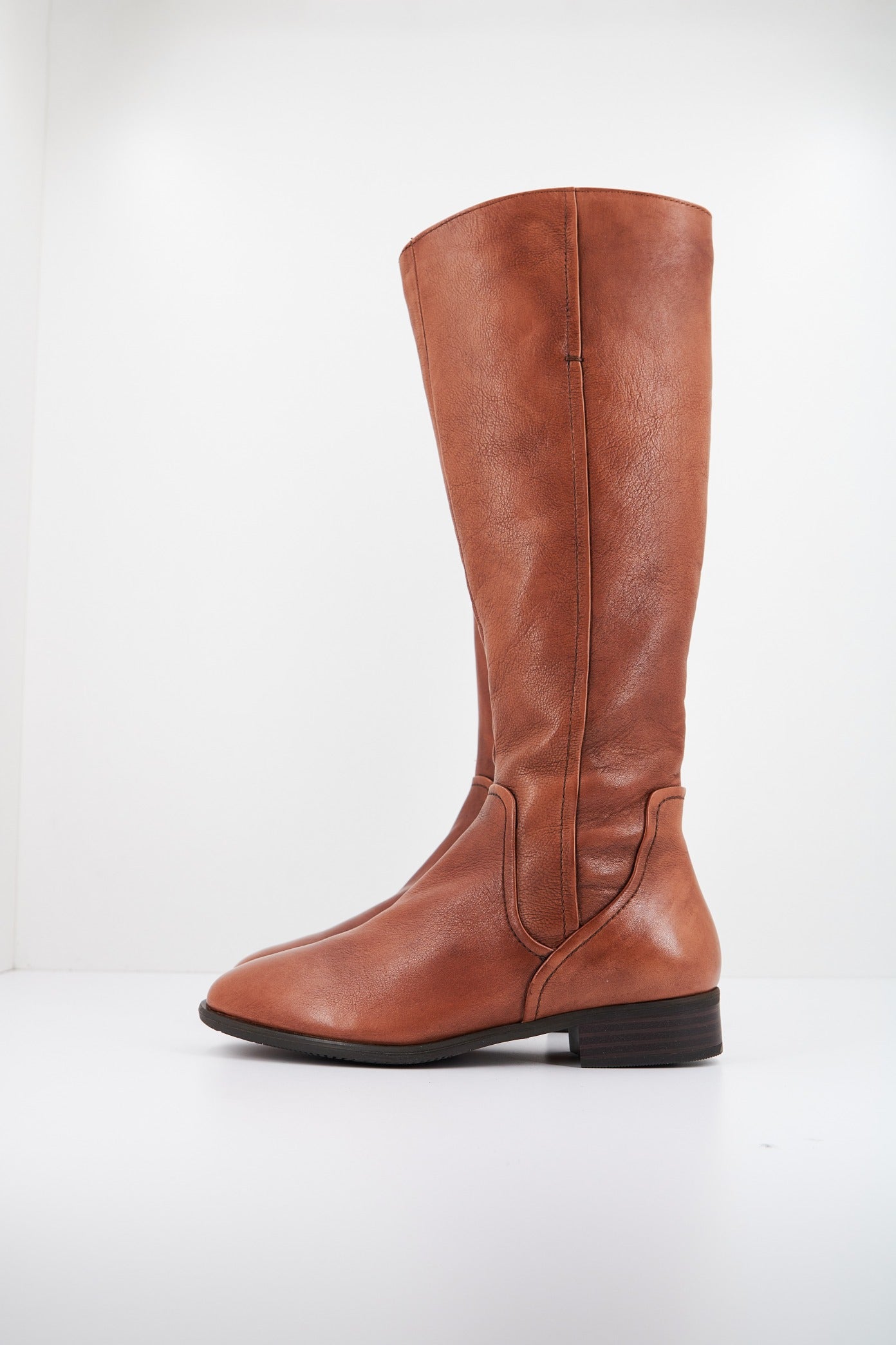 REGARDE LE CIEL SABINA en color CUOIO  (1)