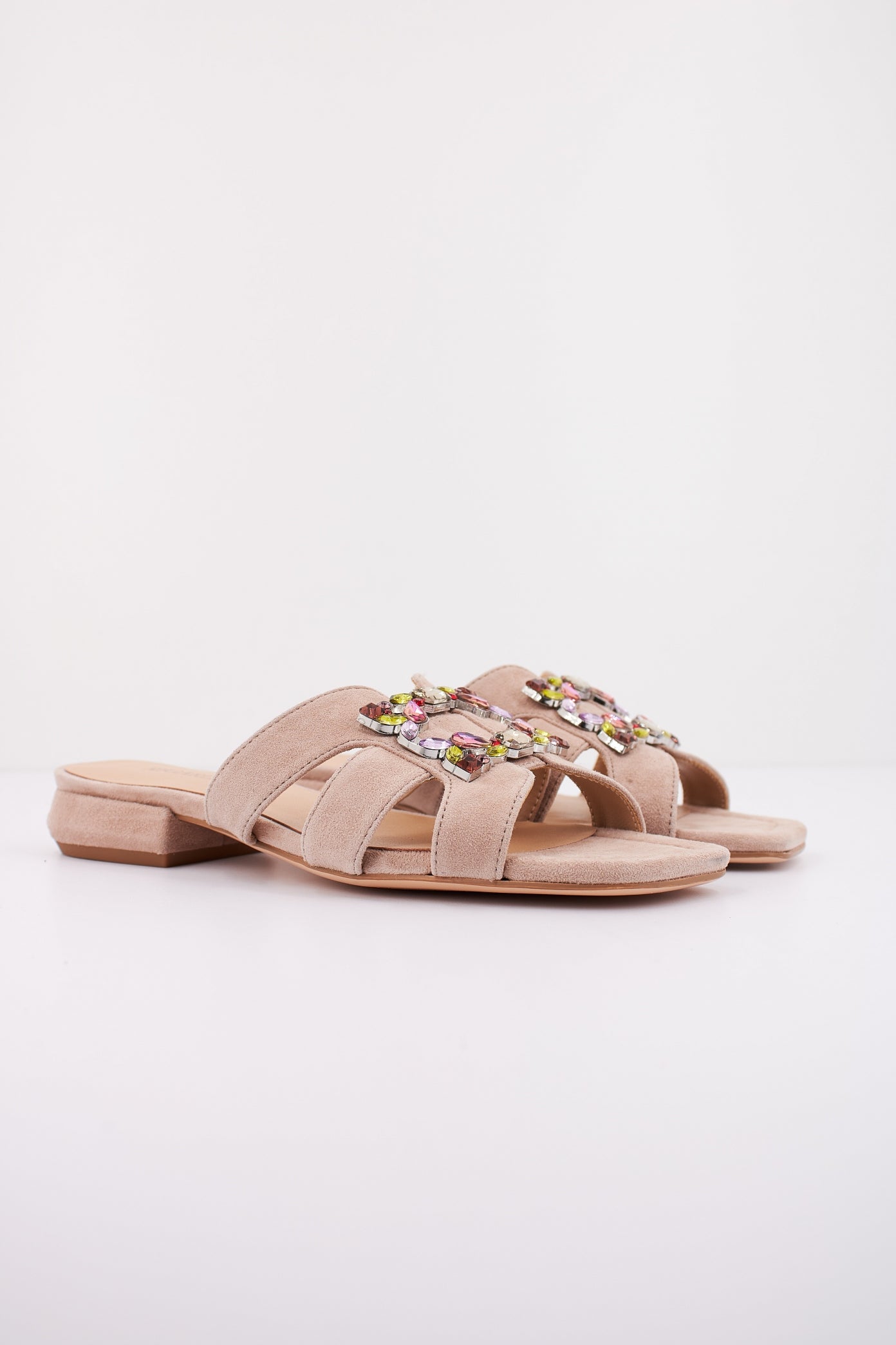 REGARDE LE CIEL CAYLEY  en color CHAIR  (2)