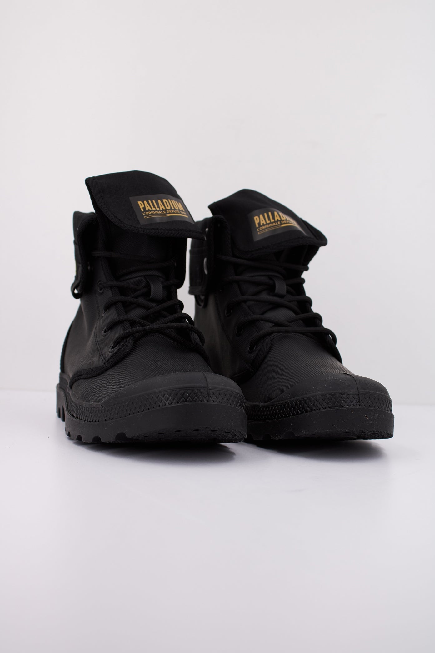 PALLADIUM BAGGY COATED en color BLACK  (2)