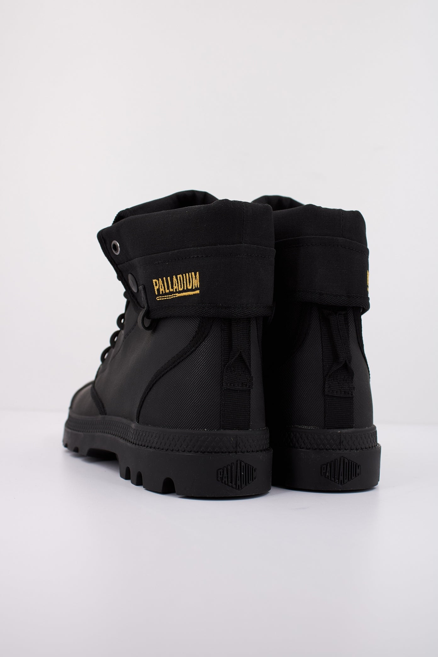 PALLADIUM BAGGY COATED en color BLACK  (4)