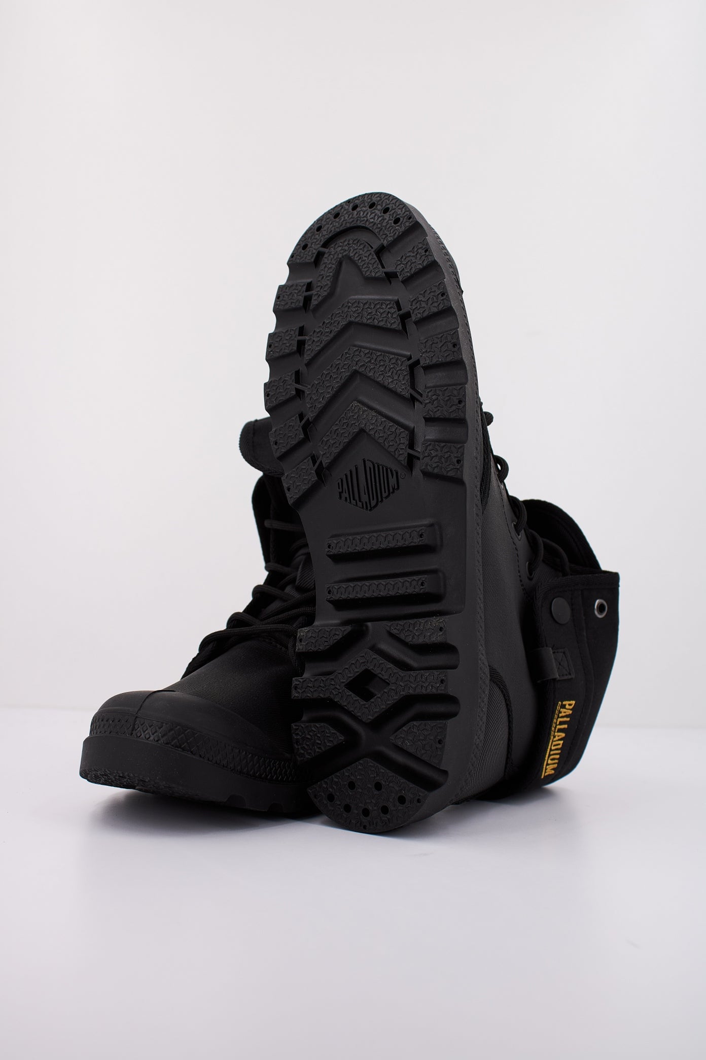 PALLADIUM BAGGY COATED en color BLACK  (5)